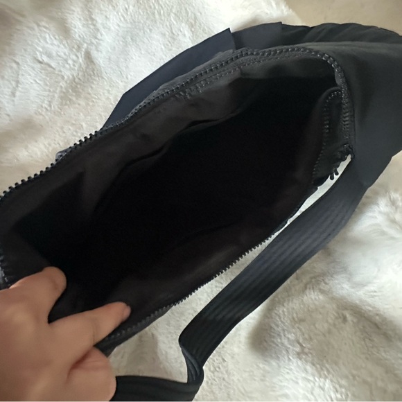 Lululemon Pleated Shoulder Bag in Black | 10L Capacity | EUC | SOLD OUT - Picture 10 of 16
